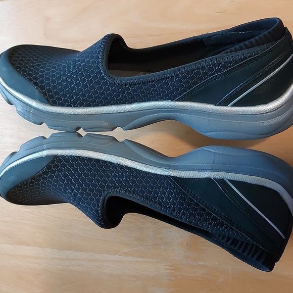 Nwot Bzees Slip ons - Picture 5 of 7